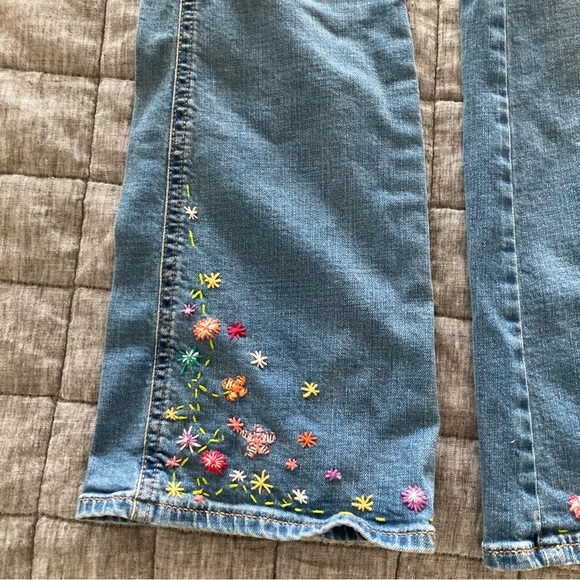 Hand embroidered Old Navy micro-flare mid-rise jeans, size 0 - Picture 3 of 6